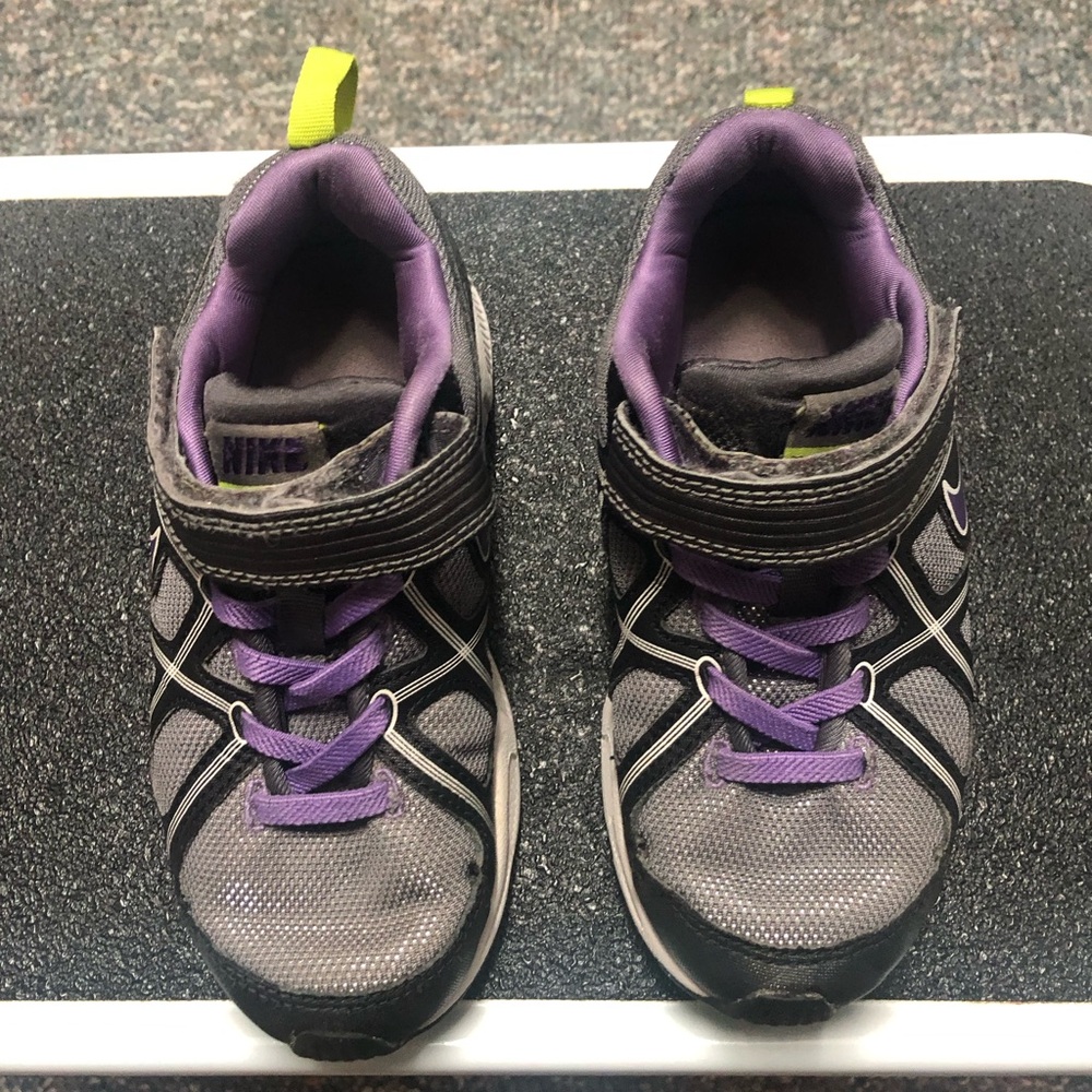 Nike Kids Gray and Purple Hook-and-Loop Sneakers